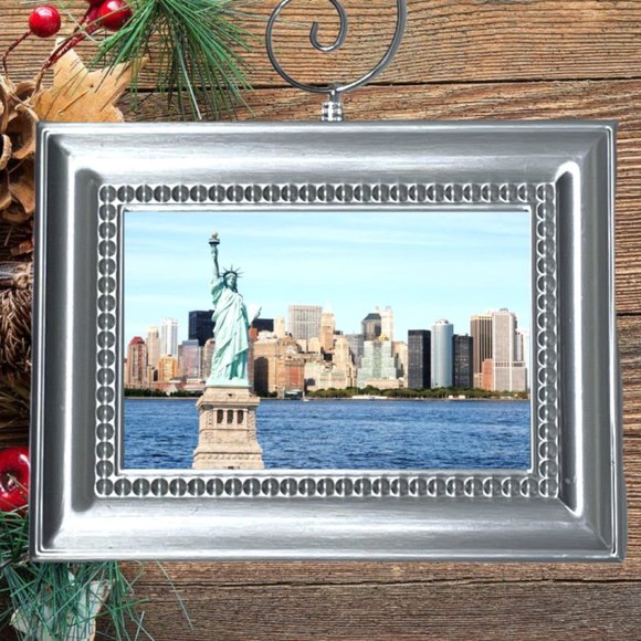 NY New York City Skyline The Statue‎ Of Liberty Christmas Tree Ornament - Picture 1 of 3